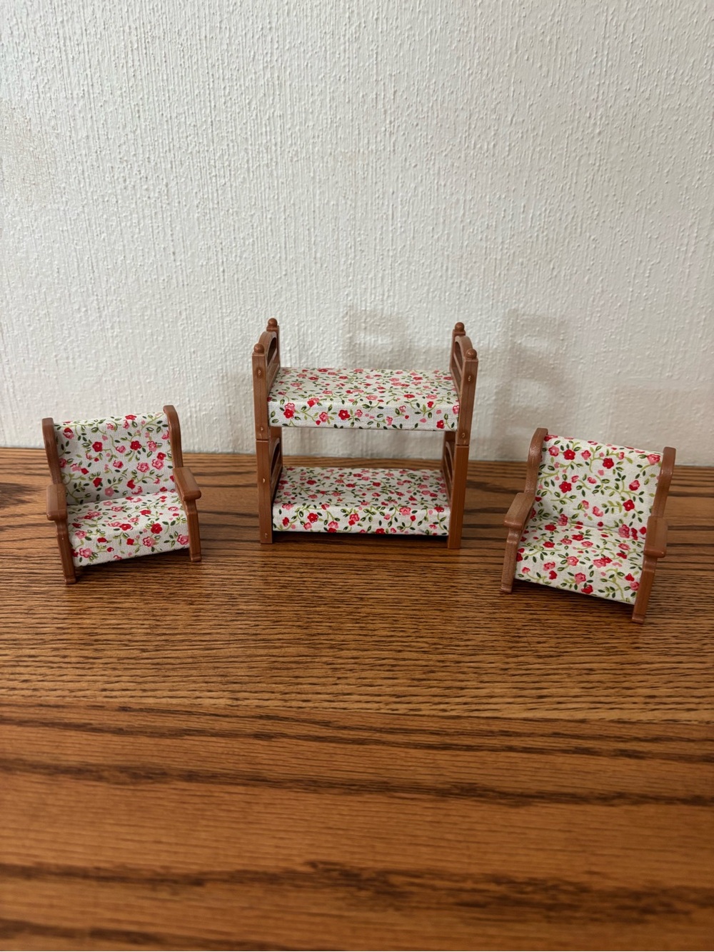 Vintage Bandai Maple Town Story Furniture 2
Chairs 2 Beds (Bunkbed) 1986